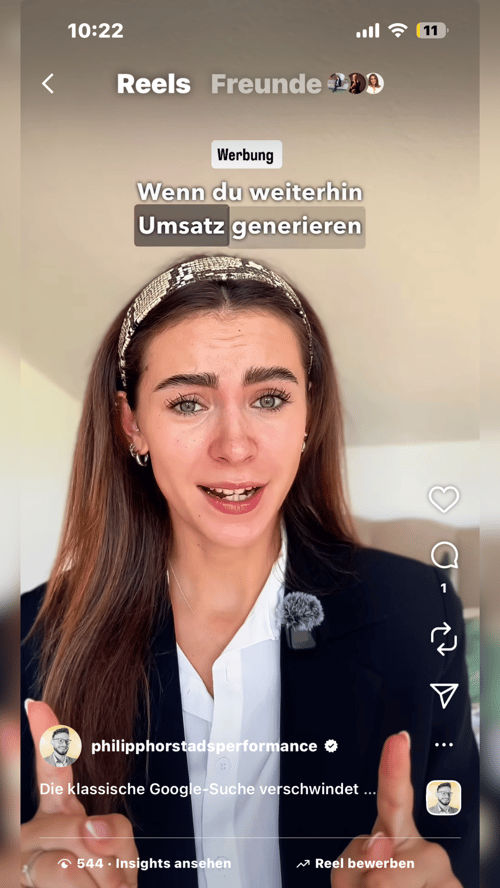 Reel-Anzeige: Frau spricht in die Kamera über Umsatz mit Werbung