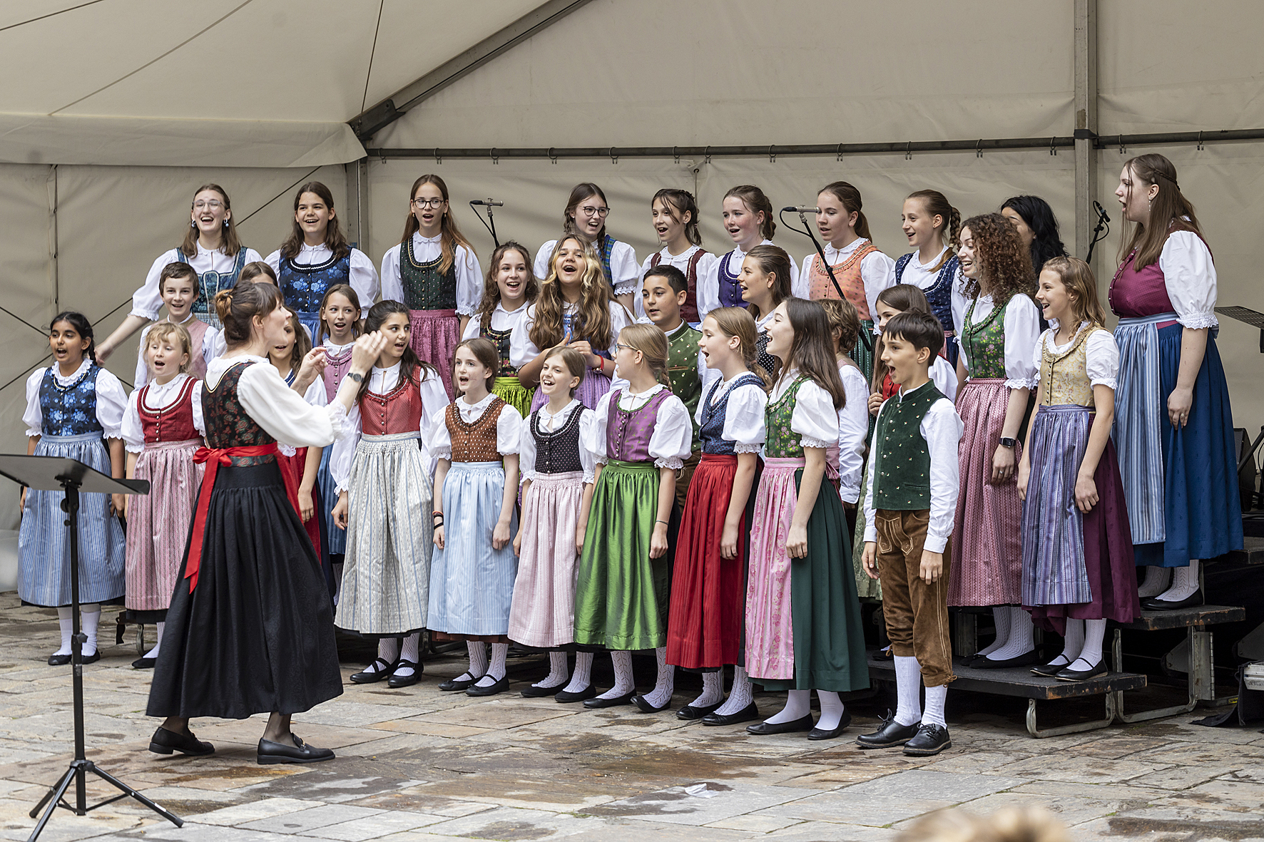 Gumpoldskirchner Spatzen singing at the Long Night of Choirs in the Landhaushof, Voices of Spirit 2022, Graz