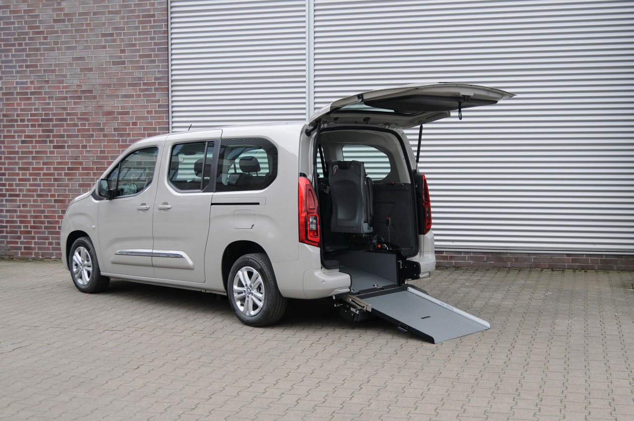 Toyota Proace City mit Heckausschnitt – Bild 1