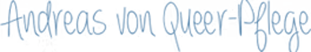 Andreas von Queer-A-Plece, blauer Text auf dunkelgrünem Hintergrund.