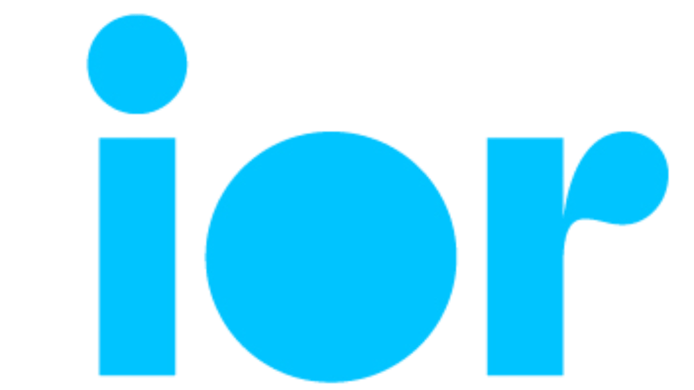 Türkisfarbenes Logo mit dem Wort "ior" in Kleinbuchstaben, der Punkt über dem 'i' ist ein Kreis.