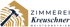 Logo der Zimmerei Kreuschner Meisterbetrieb mit Hammer, Sägeblatt und Hausumriss in Gold und Dunkelblau.
