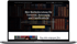 Website auf MacBook Pro: "Ihre Rechtsberatung für Vorsorge, Betreuung und Familienrecht" vor Bücherregal.