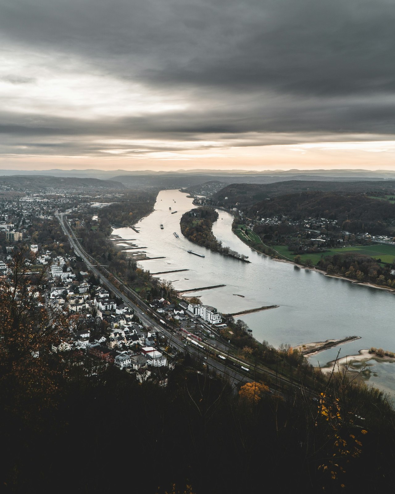 Blick vom Drachenfels auf den Rhein und Bad Honnef