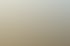 Person dehnt sich mit erhobenen Armen bei Sonnenaufgang im Freien, im Hintergrund Palmen und ein Minarett.