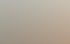 Laptop auf einem Schreibtisch zeigt die Acorns-Website mit einer mobilen App und Kreditkarten.