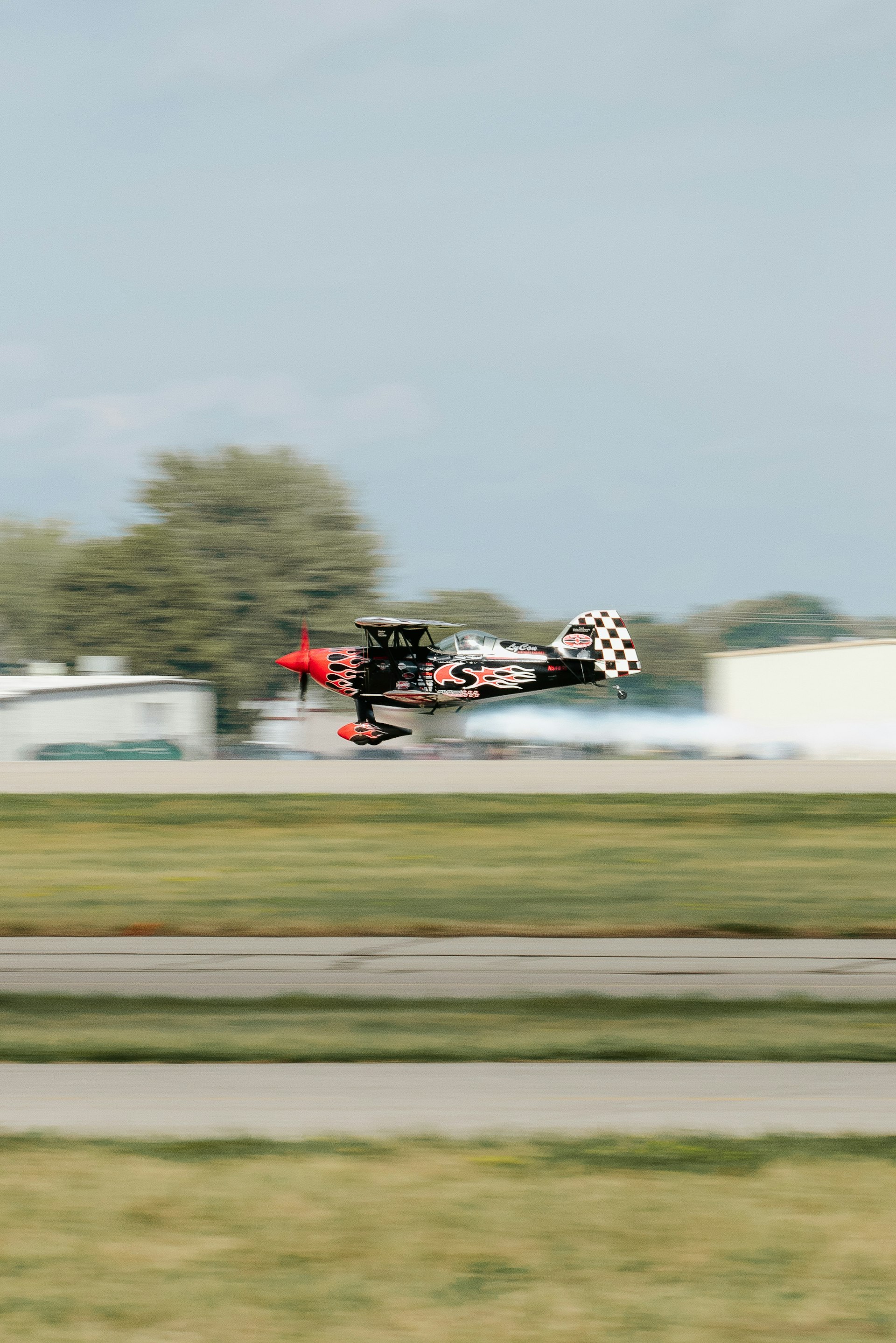 FPV-Aufnahme eines Sportwagens für eine Automotive-Werbeproduktion