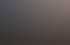 Das Netflix-Logo auf einem modernen Gebäude vor dem Hintergrund eines Sonnenuntergangs über einer Stadt mit beleuchteten Straßen.