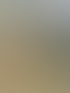Schreibtisch mit Laptop, Walls.io-Tasse, Stiften und einer gelben Notiz mit Hashtag-Symbol.