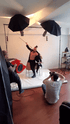 Fotograf bei einem Shooting im Studio